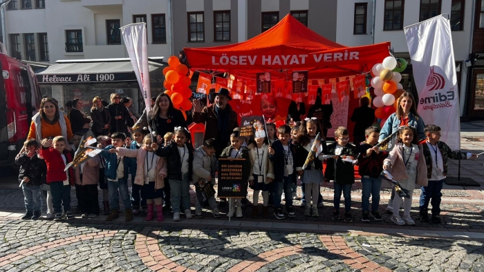 SARAÇLAR CADDESİ'NDE LÖSEV'E DİKKAT ÇEKİLDİ